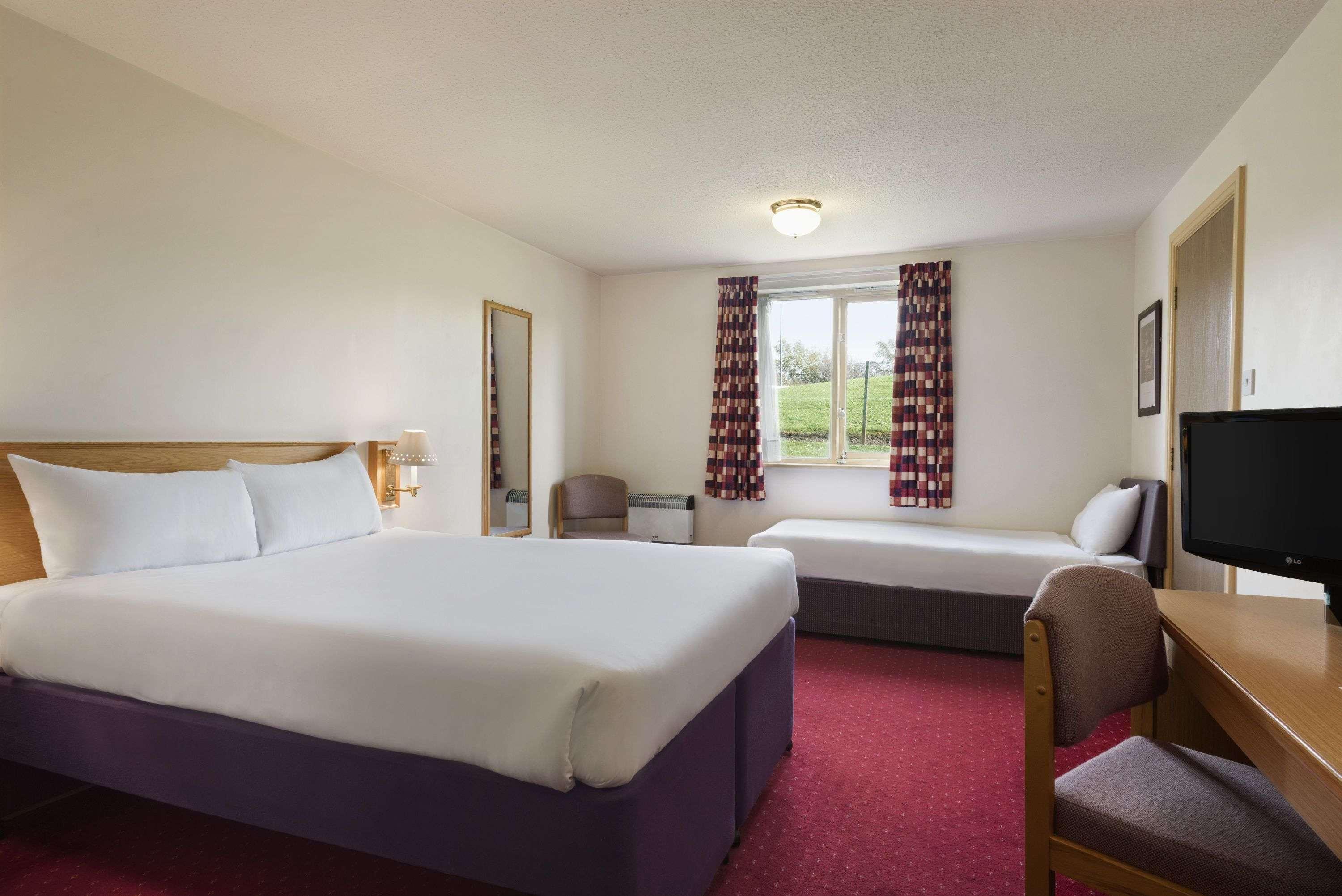 Days Inn Tewkesbury Strensham Exterior foto