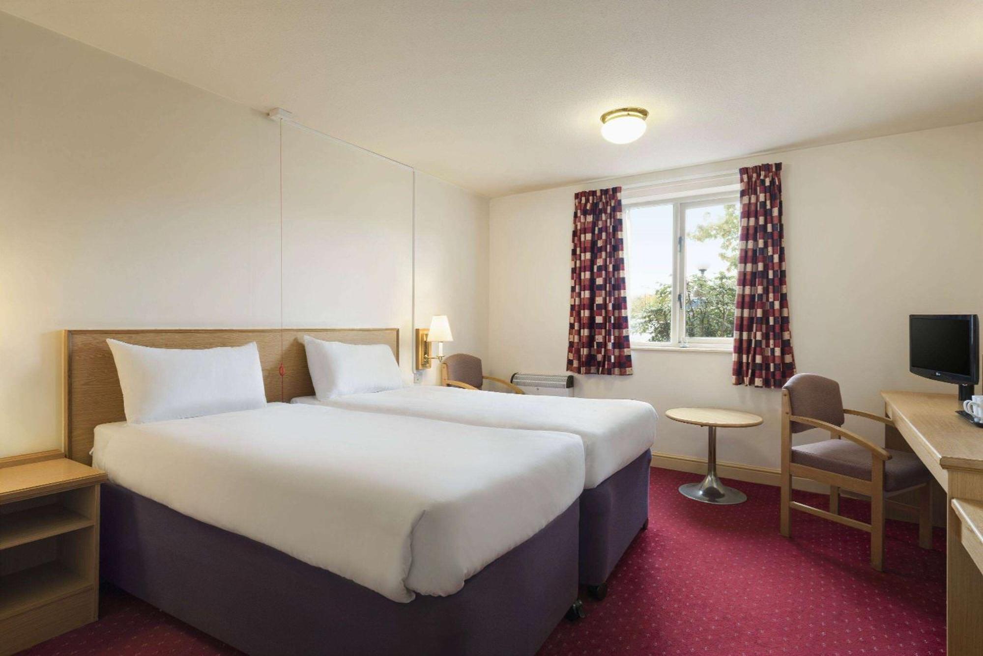 Days Inn Tewkesbury Strensham Exterior foto