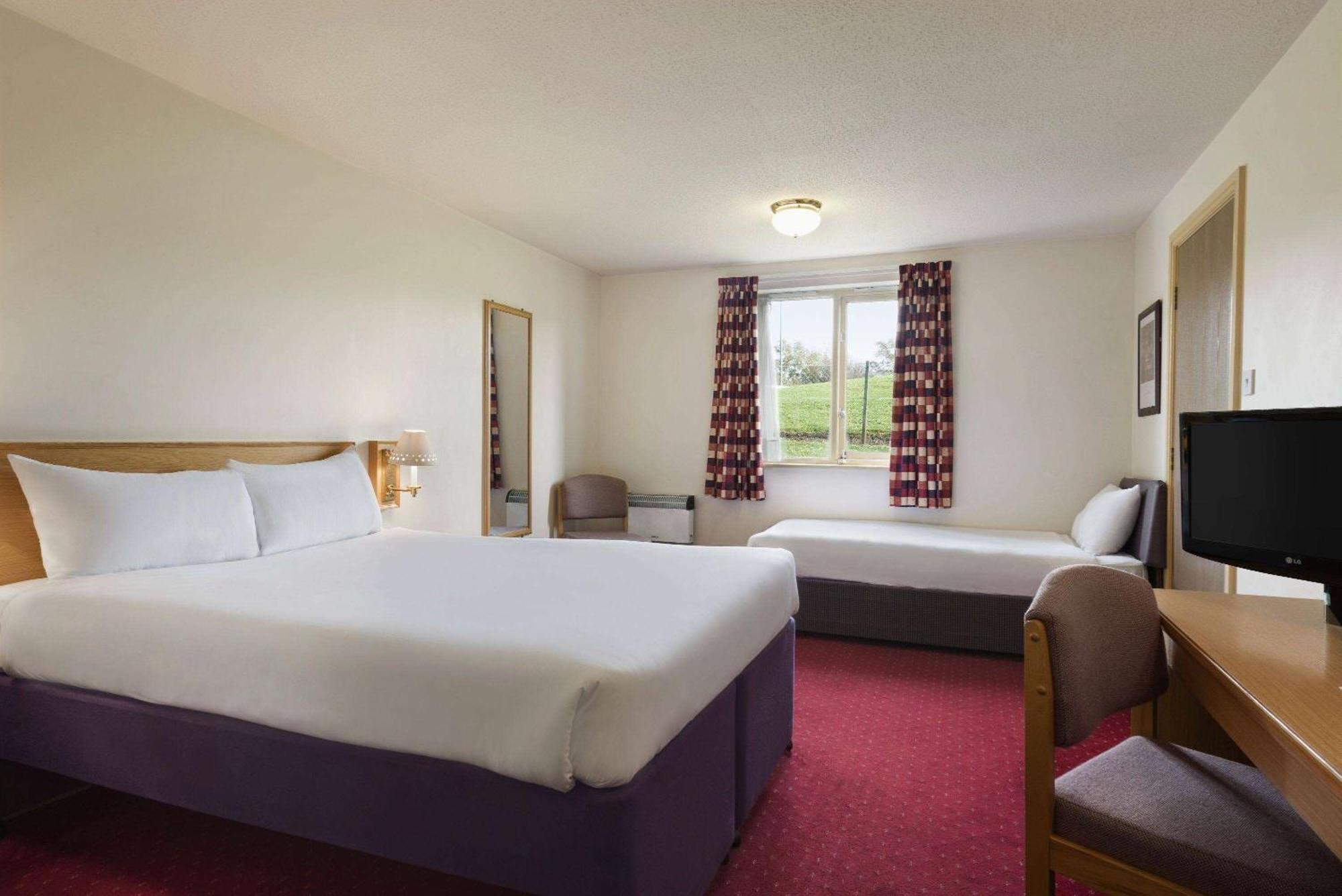 Days Inn Tewkesbury Strensham Exterior foto